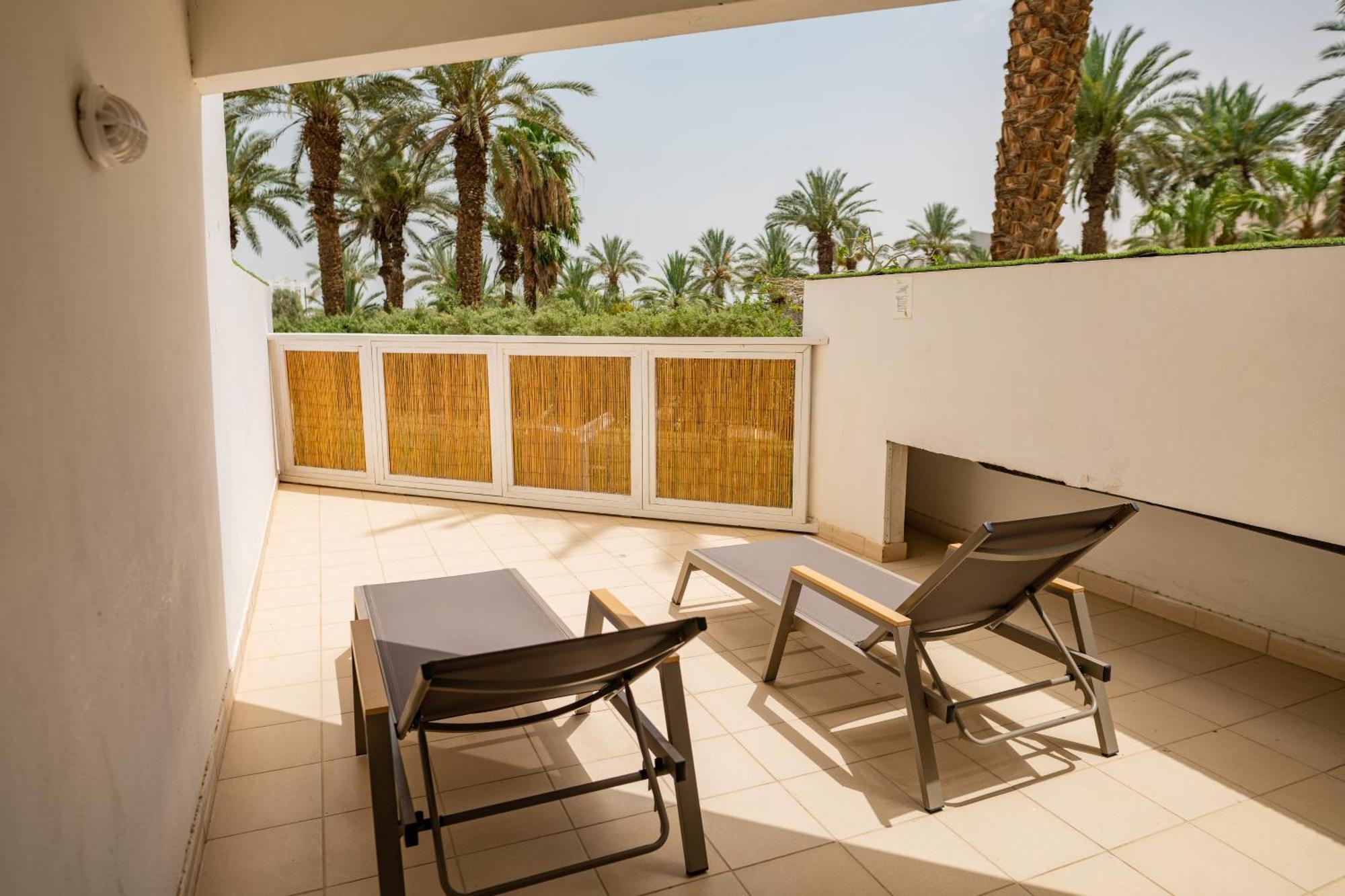 David Dead Sea Resort & Spa Ein Bokek Exterior photo A balcony at the Dead Sea