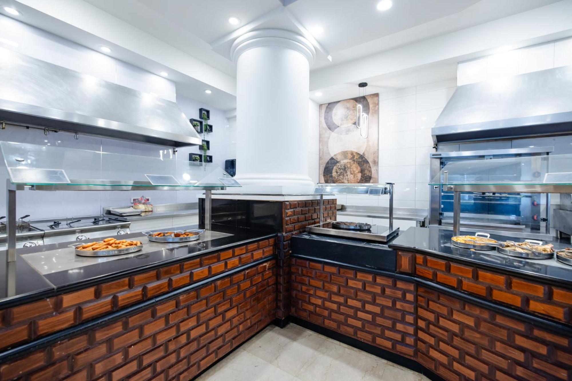 David Dead Sea Resort & Spa Ein Bokek Exterior photo A commercial kitchen